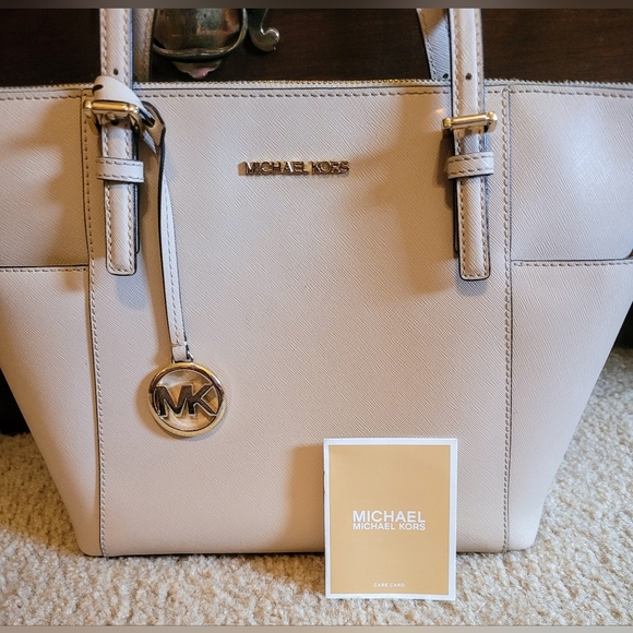 Michael Kors leather purse - Picture 5 of 10